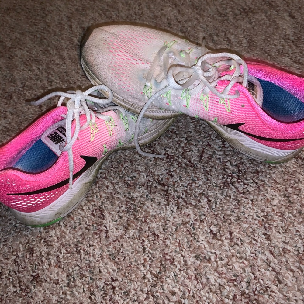 Woman’s Nike shoes 9.5